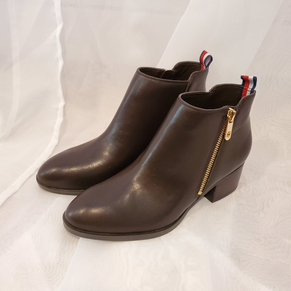 Tommy Hilfiger Ruthee Block Heel Ankle Booties